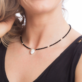 Collier mit Barokzuchtperle und schwarzem Spinell, 41 cm, vergoldet