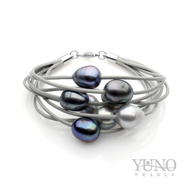 Lederarmband hellgrau, 8 Zuchtperlen mix 11-12mm, Stahlkarabiner