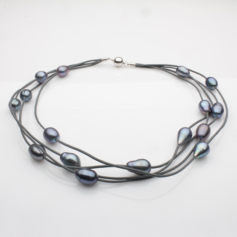 Lederkette grau, 16 Zuchtperlen 11-12mm, Edelstahlverschluss