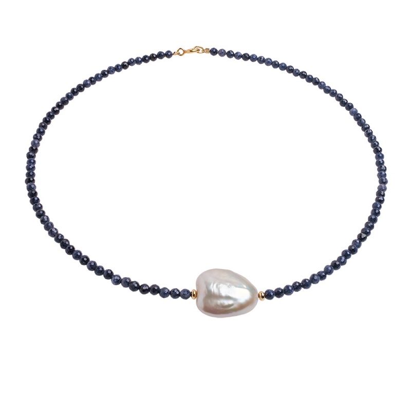 Collier mit weißer Baroque-Perle und Saphir, 43 cm, vergoldet